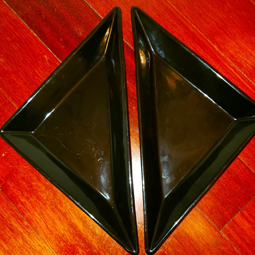 Black Triangle Serving Plates by Pampered Chef